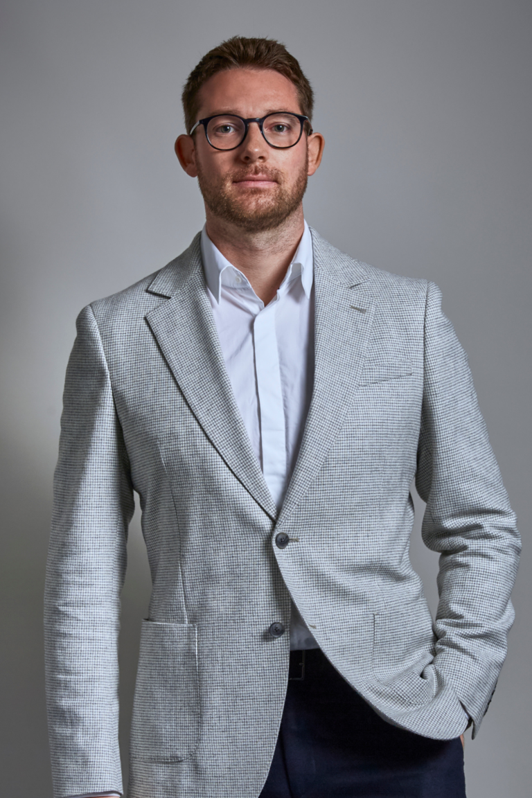 Oliver Ingles agent image
